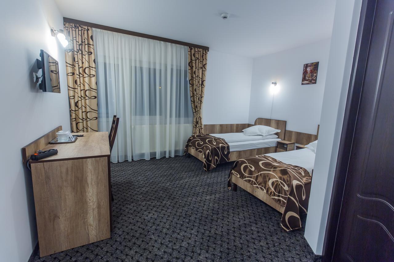Hotel Raxand Residence Mioveni エクステリア 写真