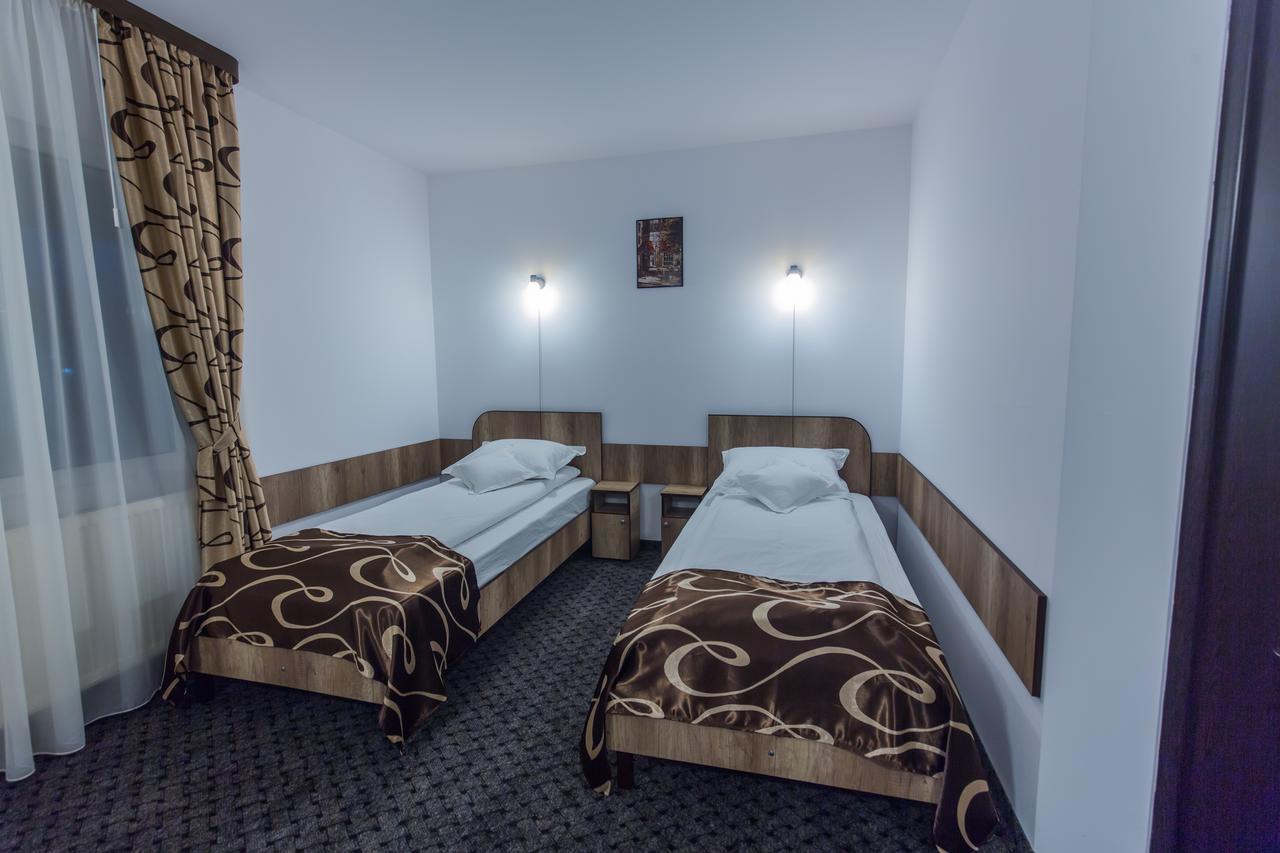 Hotel Raxand Residence Mioveni エクステリア 写真