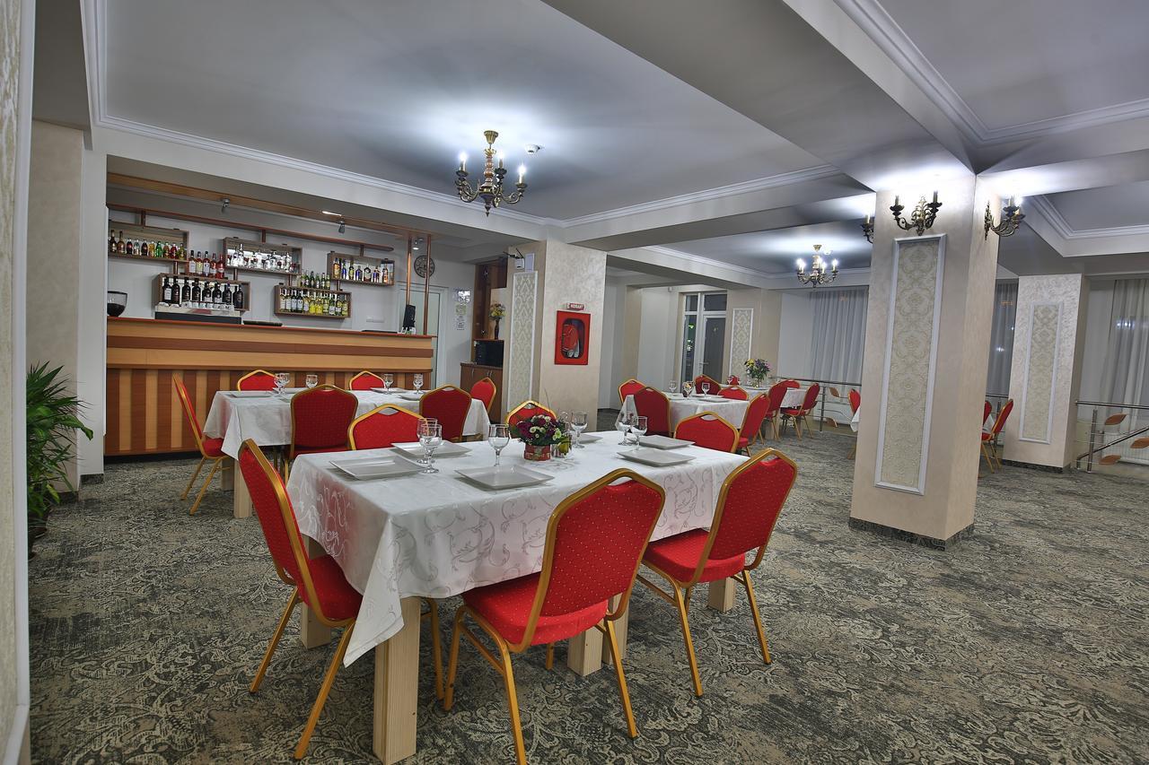 Hotel Raxand Residence Mioveni エクステリア 写真
