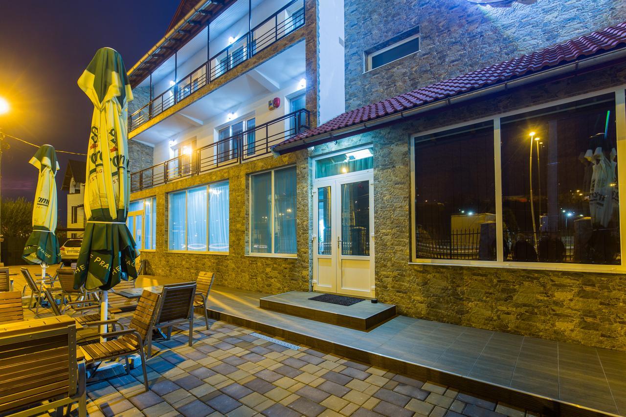 Hotel Raxand Residence Mioveni エクステリア 写真