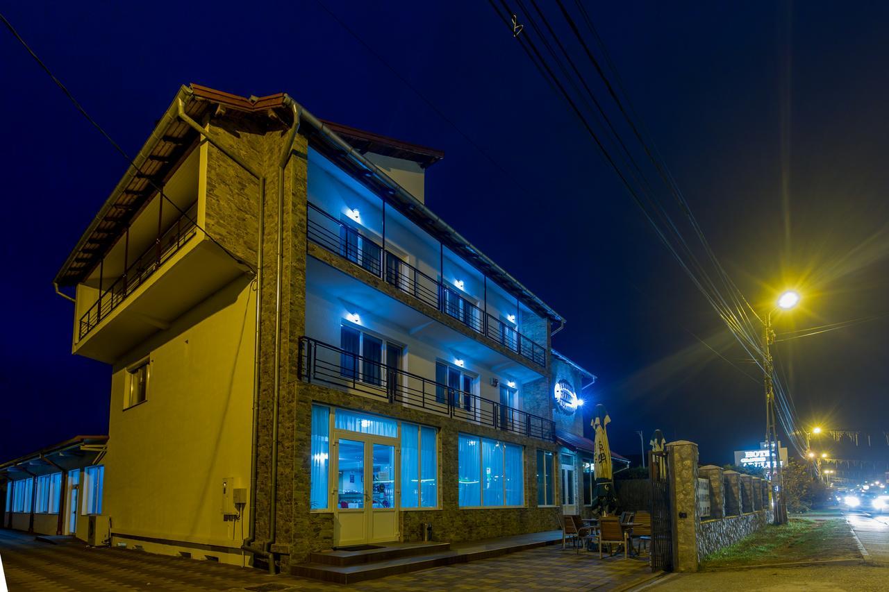 Hotel Raxand Residence Mioveni エクステリア 写真