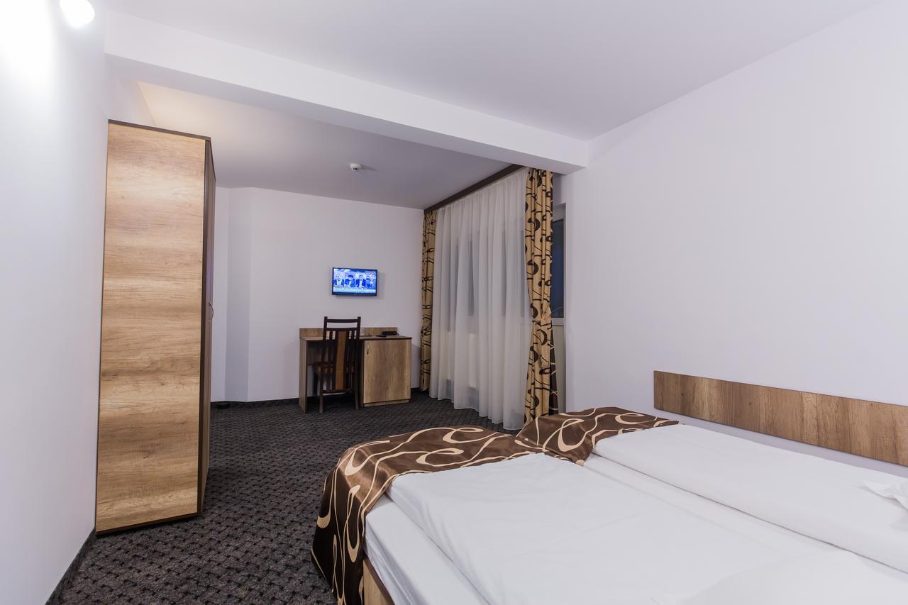 Hotel Raxand Residence Mioveni エクステリア 写真
