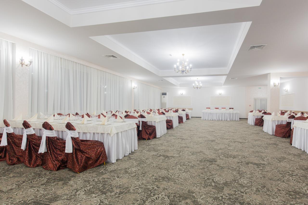Hotel Raxand Residence Mioveni エクステリア 写真