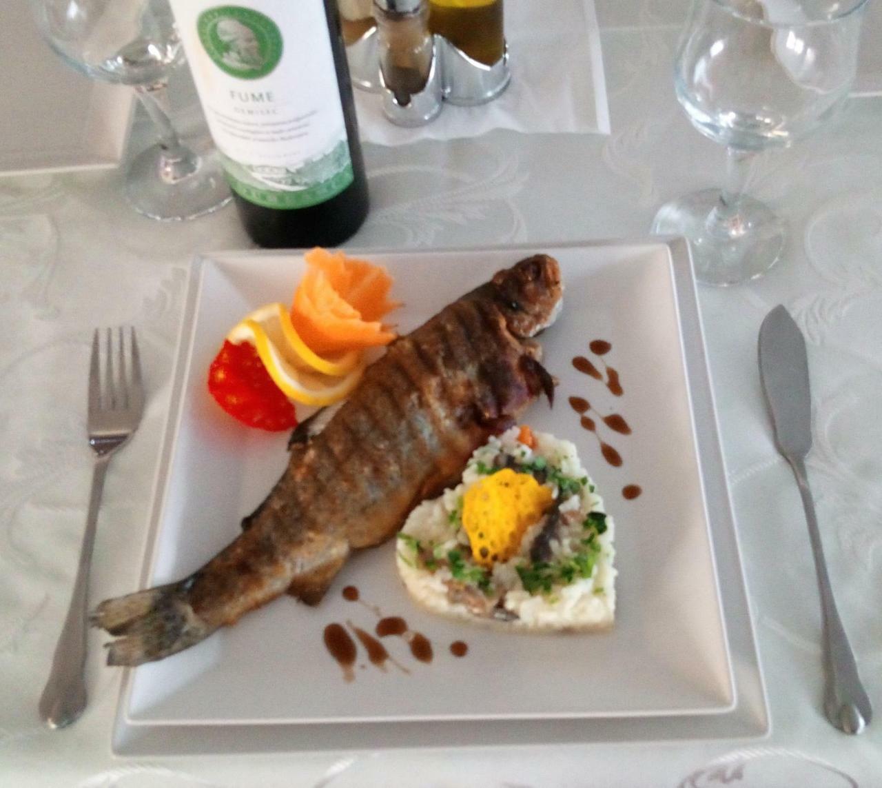 Hotel Raxand Residence Mioveni エクステリア 写真